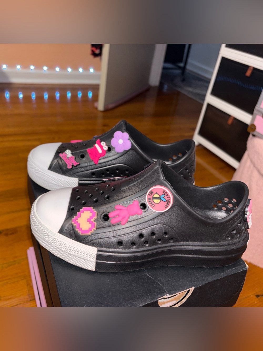 Converse Crocs Customize